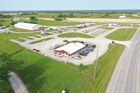 Turnkey Restaurant & Commercial Building For Sale - Decatur, Iowa - image 2