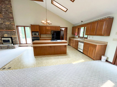 Home For Sale In Wytheville Overlooking Golf Club - image 16