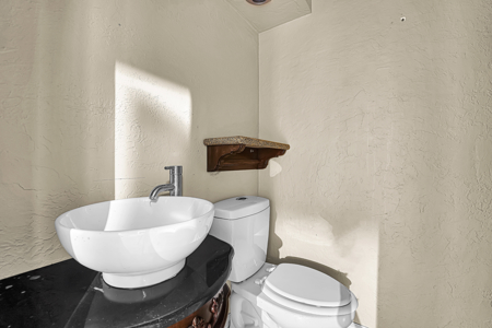 Mid-Century Modern Home & Acreage for Sale, Weatherford, OK - image 25