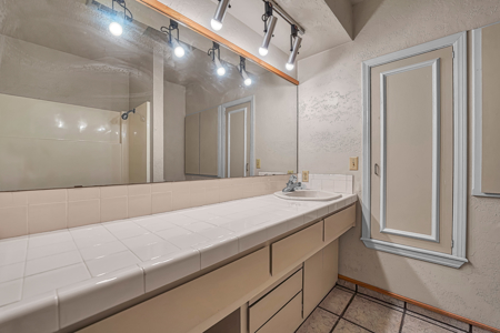 Mid-Century Modern Home & Acreage for Sale, Weatherford, OK - image 34