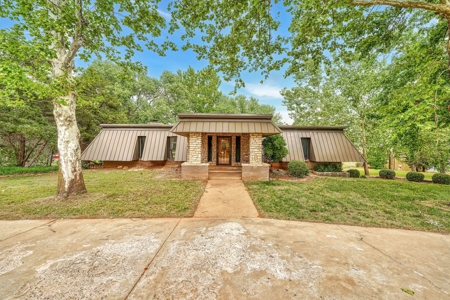 Mid-Century Modern Home & Acreage for Sale, Weatherford, OK - image 1