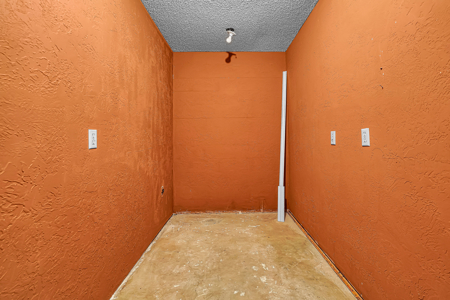 Mid-Century Modern Home & Acreage for Sale, Weatherford, OK - image 38