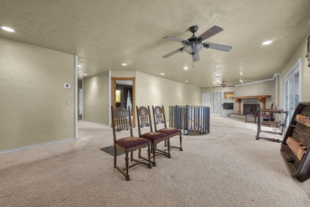 Mid-Century Modern Home & Acreage for Sale, Weatherford, OK - image 29