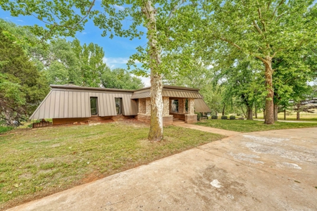 Mid-Century Modern Home & Acreage for Sale, Weatherford, OK - image 4