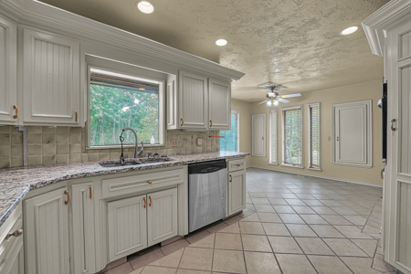 Mid-Century Modern Home & Acreage for Sale, Weatherford, OK - image 9