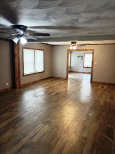 Country Home for Sale in Neosho County, Kansasz - image 27