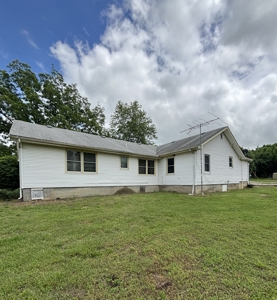 Country Home for Sale in Neosho County, Kansasz - image 2
