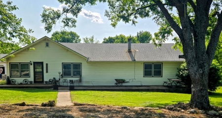 Country Home for Sale in Neosho County, Kansasz - image 1