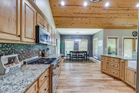 Country Home for Sale in Maury County, Tennessee - image 11