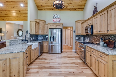 Country Home for Sale in Maury County, Tennessee - image 9