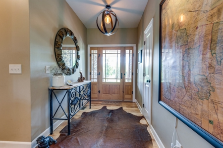 Country Home for Sale in Maury County, Tennessee - image 6