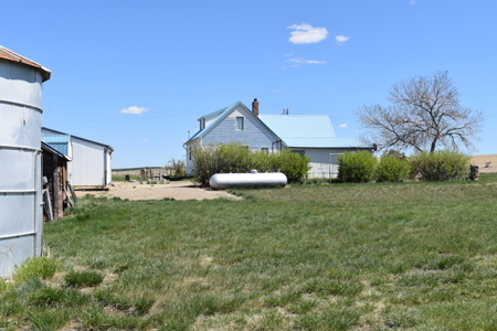 Home and large shop on 20+ acres in Montana - image 4
