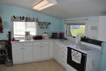 Home and large shop on 20+ acres in Montana - image 6