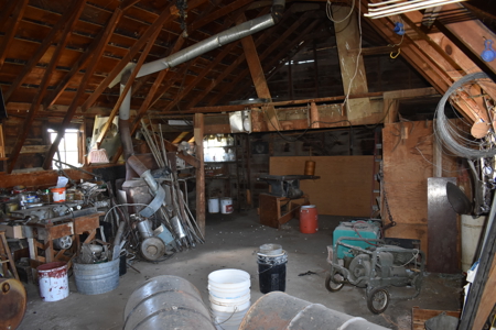 Home and large shop on 20+ acres in Montana - image 37