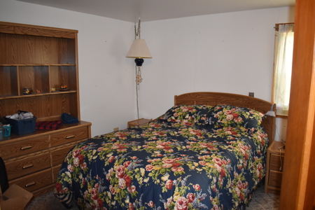 Home and large shop on 20+ acres in Montana - image 16