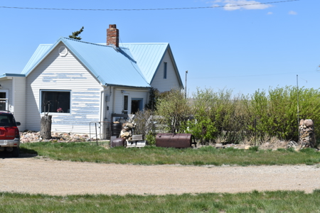 Home and large shop on 20+ acres in Montana - image 3