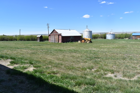Home and large shop on 20+ acres in Montana - image 35