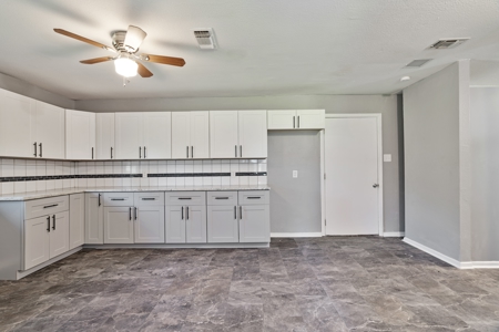 Beautiful Remodeled Home on Acreage in Clarksville TX - image 12