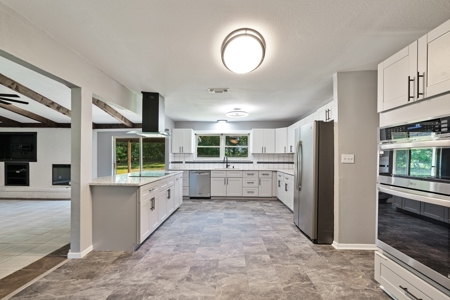 Beautiful Remodeled Home on Acreage in Clarksville TX - image 6