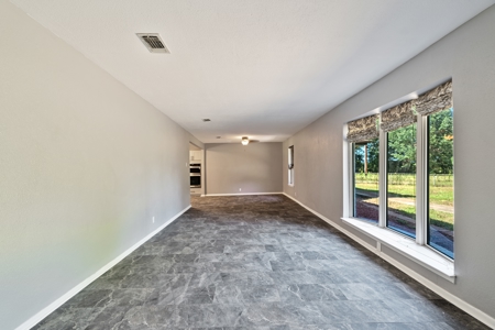 Beautiful Remodeled Home on Acreage in Clarksville TX - image 10