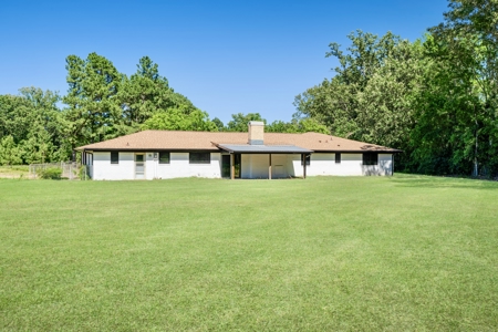 Beautiful Remodeled Home on Acreage in Clarksville TX - image 22
