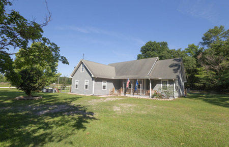 Home For Sale In Fort White Florida On 2 Acres - image 1