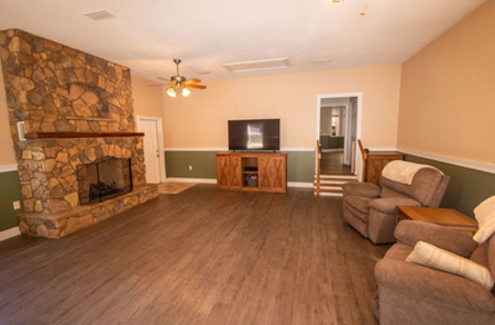 Home For Sale In Fort White Florida On 2 Acres - image 5
