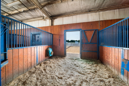 Oklahoma Premier Equestrian Facility For Sale - image 17
