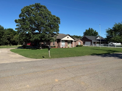 Home Near Hugo Lake for Sale in Hugo, Oklahoma - image 1