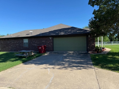 Home Near Hugo Lake for Sale in Hugo, Oklahoma - image 2