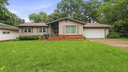 Ranch Style Home in the Heart of Springfield, Missouri - image 1