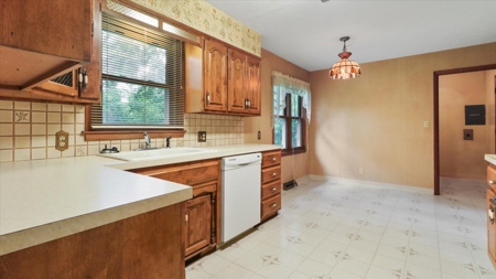 Ranch Style Home in the Heart of Springfield, Missouri - image 8