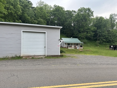 Cottage Home for Sale in Max Meadows VA - image 30