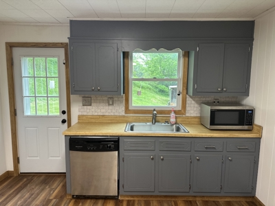 Cottage Home for Sale in Max Meadows VA - image 9