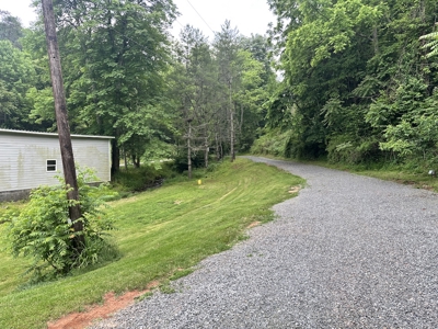 Cottage Home for Sale in Max Meadows VA - image 35