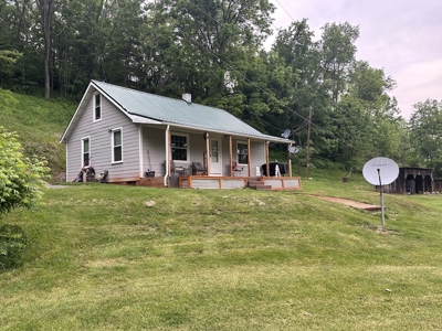 Cottage Home for Sale in Max Meadows VA - image 38