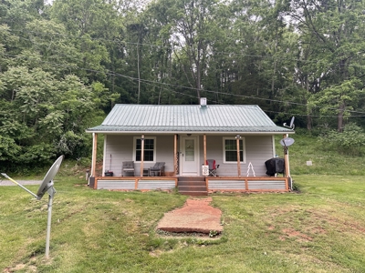 Cottage Home for Sale in Max Meadows VA - image 2