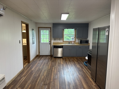 Cottage Home for Sale in Max Meadows VA - image 8