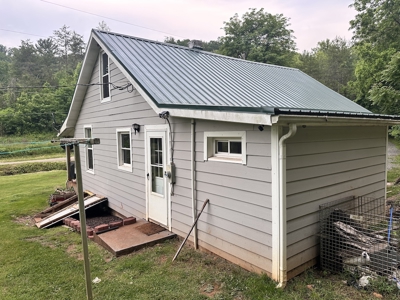 Cottage Home for Sale in Max Meadows VA - image 40