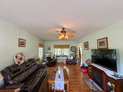 Picture Perfect Country Living - image 23