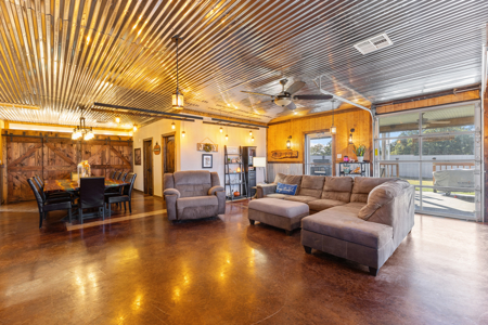 Residential / Commercial Property for Sale in Stratford OK - image 4