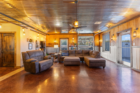 Residential / Commercial Property for Sale in Stratford OK - image 3