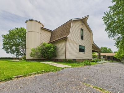 Acreage with a Story:Sunrise Views, Studio Space & Room to Thrive - image 5