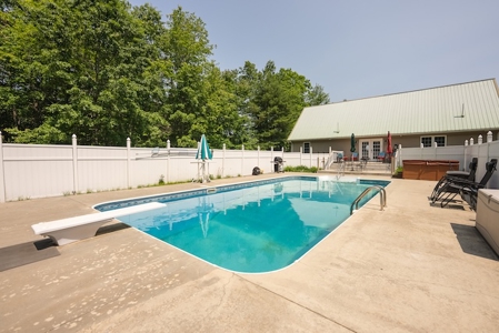 Country Home with In-Ground Pool & Hot Tub in Galax VA - image 18