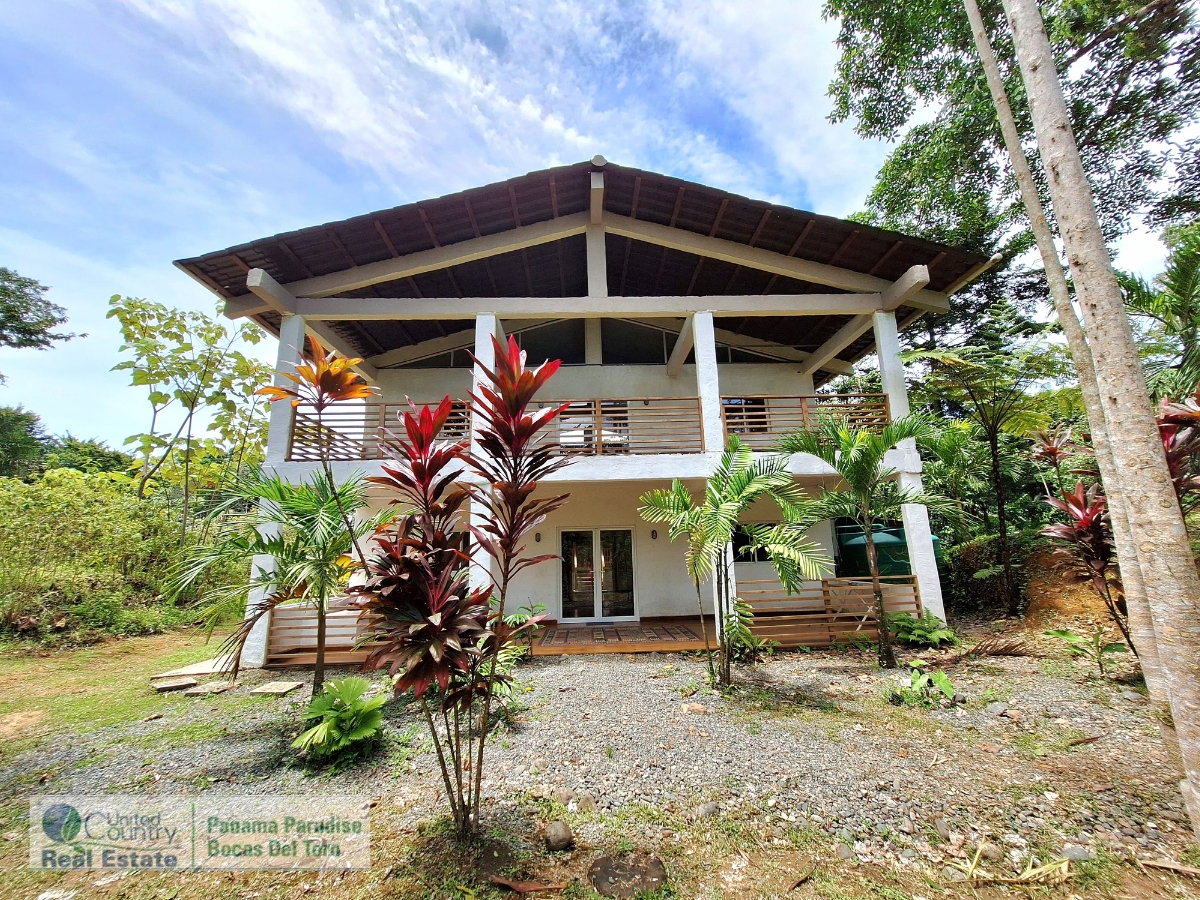 Casa Plástico — Iconic Off-Grid Eco Home, Plastic Bottle Village - 7