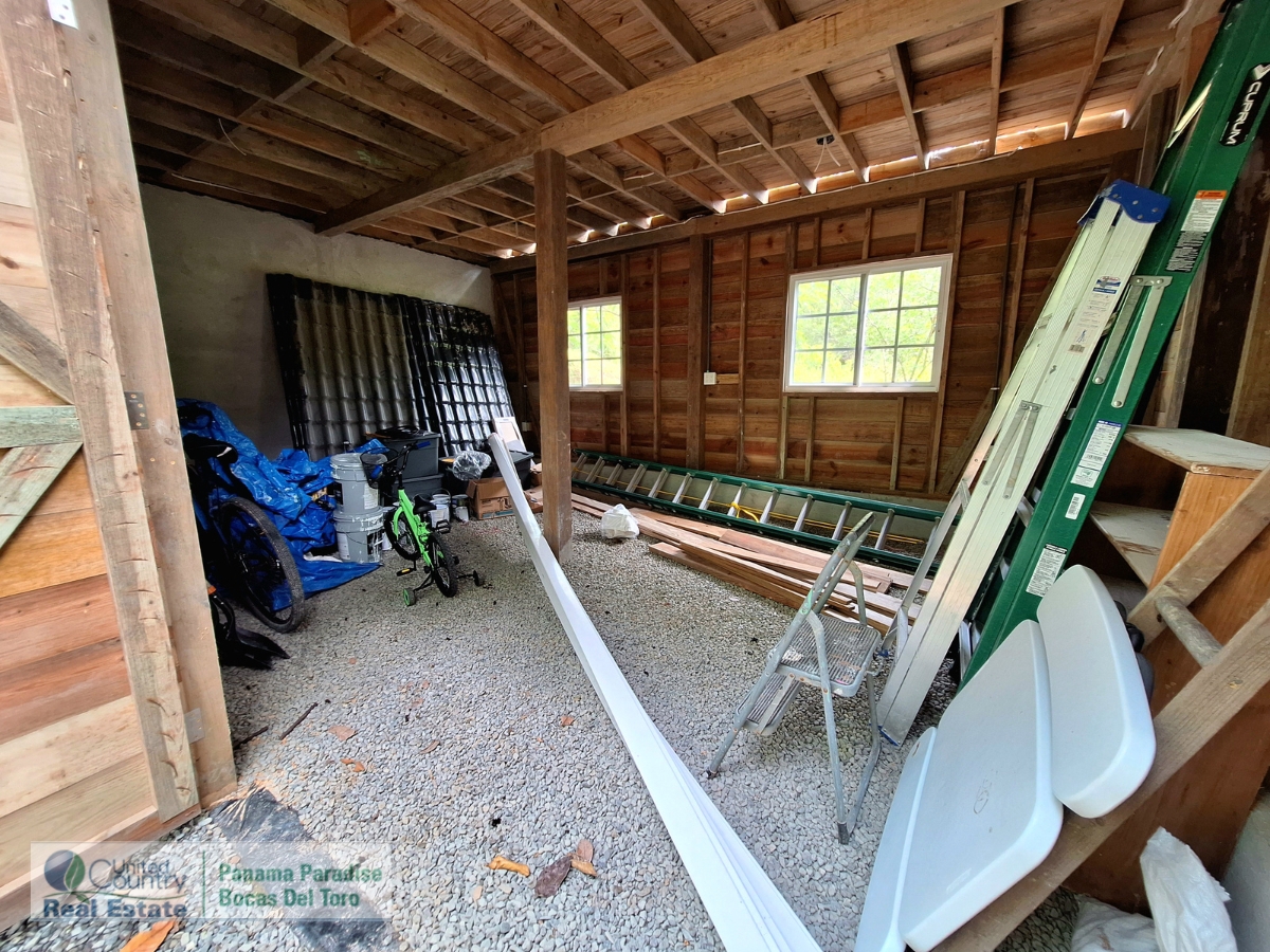 Casa Plástico — Iconic Off-Grid Eco Home, Plastic Bottle Village - 39