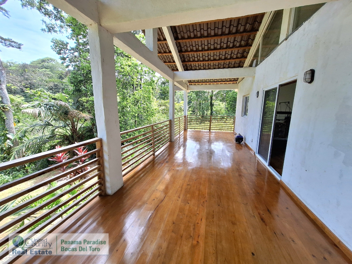 Casa Plástico — Iconic Off-Grid Eco Home, Plastic Bottle Village - 31