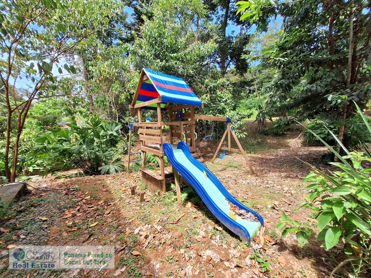 Casa Plástico — Iconic Off-Grid Eco Home, Plastic Bottle Village - 37