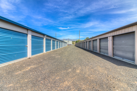 Prime Storage & Auto Property with Summitview Frontage in Tieton - image 13