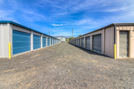 Prime Storage & Auto Property with Summitview Frontage in Tieton - image 11